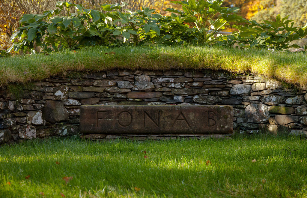 Fonab Castle Hotel Питлохри Экстерьер фото The entrance to the garden
