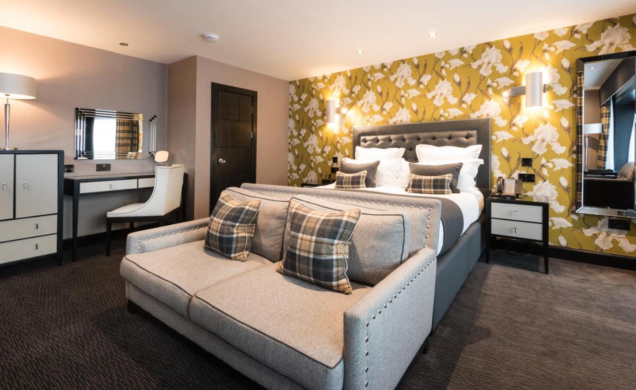 Fonab Castle Hotel Питлохри Экстерьер фото A bedroom at The Arden